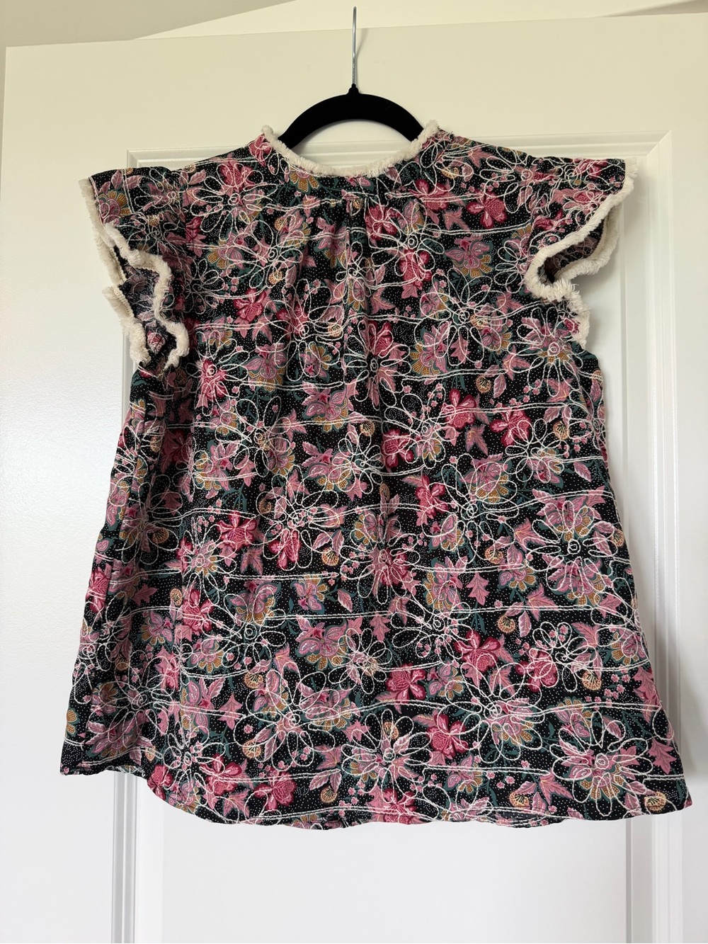 VOY Emery Floral Embroidered Fringe Flutter Sleeve Top - Small